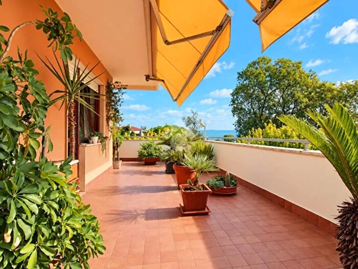 Appartamento quadrilocale in vendita in Via Patini, Roseto Degli Abruzzi