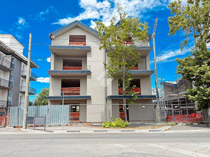 Appartamento con 5 locali in vendita in Viale Unità dItalia, Chieti