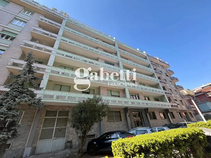 Appartamento con 5 locali in vendita in Via Boston, Torino