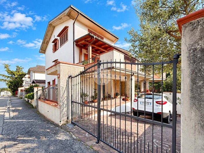 Casa con 6 locali in vendita in Viale della Resistenza, Centro, Teramo