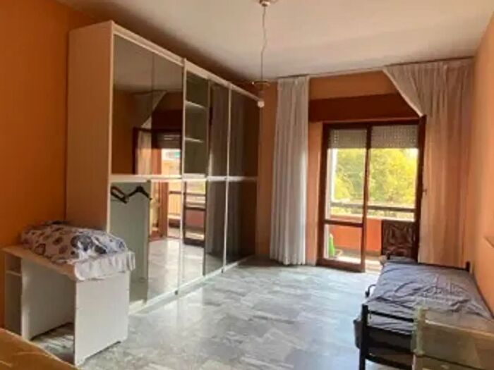 Appartamento con 5 locali in affitto in Via Giugno, Genova