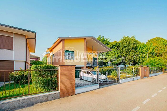 Casa con 6 locali in vendita in Via Giuseppe Verdi, Garlasco