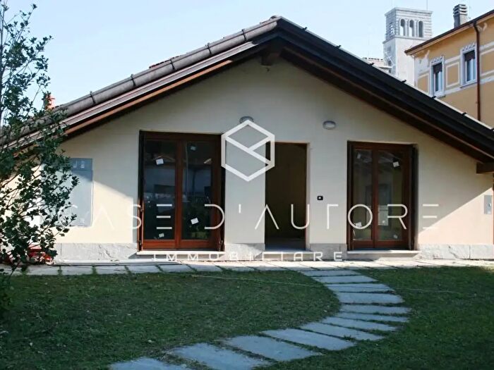 Appartamento quadrilocale in vendita in Via San Francesco dAssisi, Varese