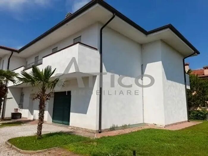 Casa con 10 locali in vendita in Via a De Gasperi, Costa Di Rovigo