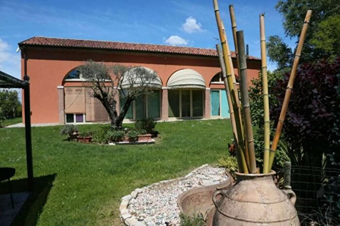 Casa con 8 locali in vendita in Treviso Via Comunale S Vitale, Treviso