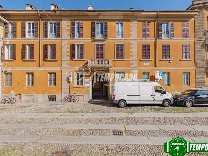 Appartamento trilocale in vendita in Piazza Petrarca, Pavia
