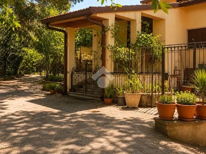 Casa con 6 locali in vendita in Villa Via Dante Alighieri, Marino