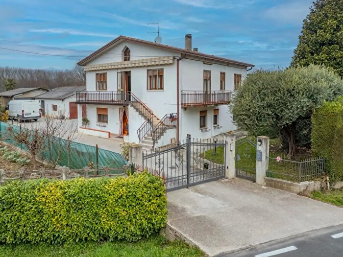 Appartamento con 8 locali in vendita in Saonara