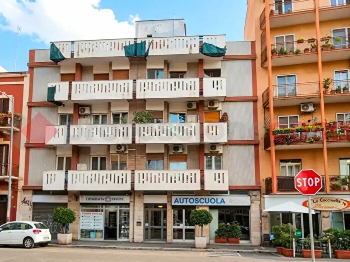 Appartamento trilocale in affitto in Via Pasubio, Bari