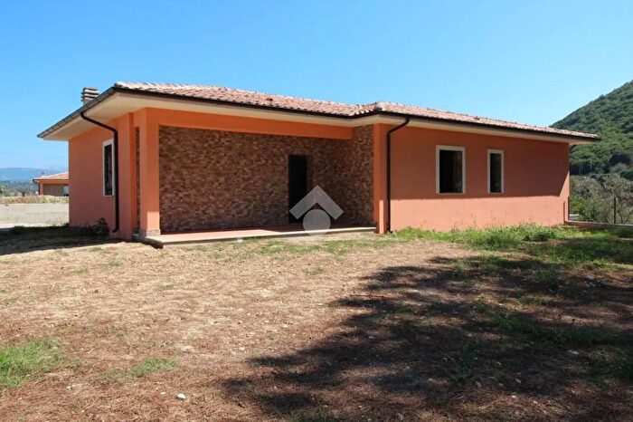 Casa quadrilocale in vendita in Via Scalette, Poggio Nativo