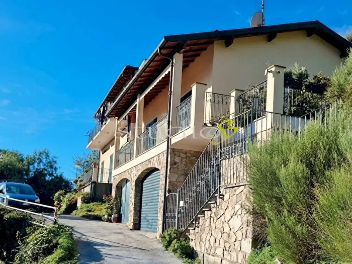 Casa con 5 locali in vendita in Viale Europa Snc, Vallebona