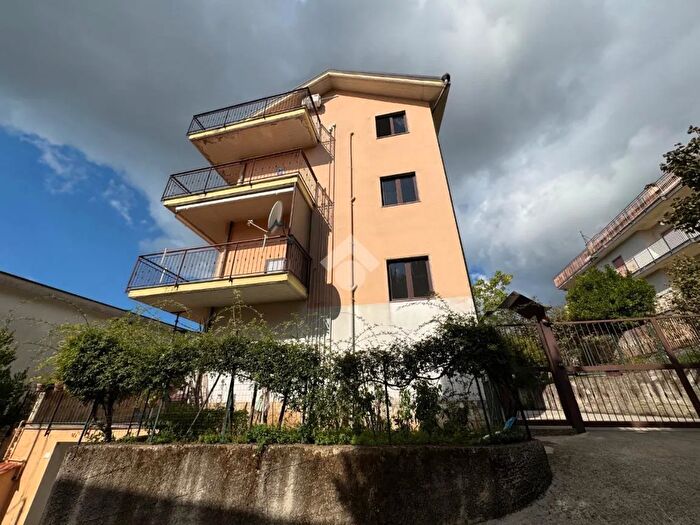 Appartamento trilocale in vendita in Via Fontanone, Castiglione Del Genovesi