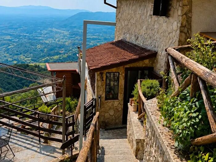 Casa quadrilocale in vendita in Via Monte Scalambra Alta Snc, Serrone