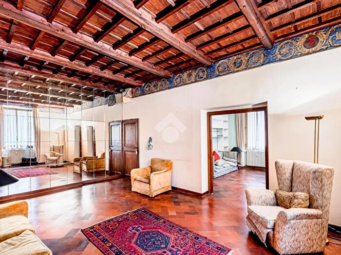 Appartamento trilocale in vendita in Via Giulia, Roma
