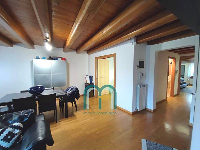 Appartamento con 5 locali in affitto in VIA BARCHE, Mirano Paese, Mirano