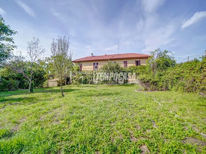 Casa quadrilocale in vendita in Castronno