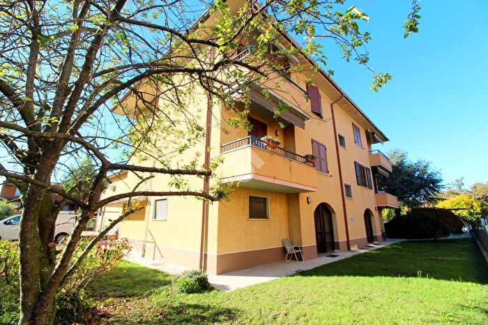 Appartamento trilocale in vendita in Via a Negri, Secugnago