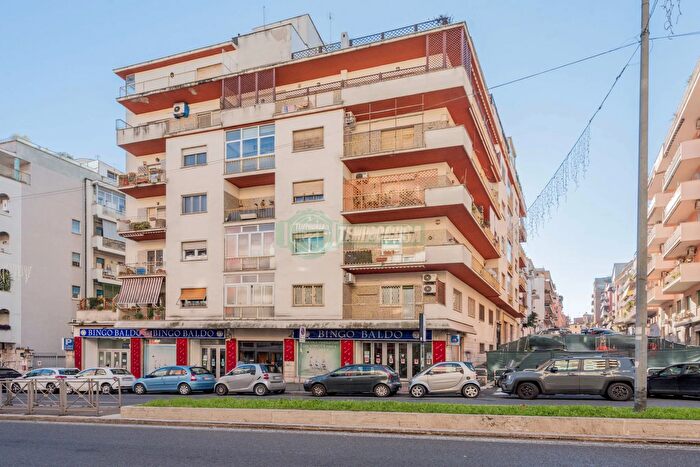 Appartamento con 5 locali in vendita in Via Baldo degli Ubaldi, Roma