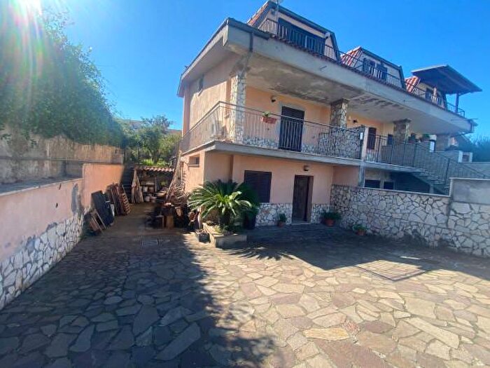 Casa con 5 locali in vendita in Via Tacito d, Guidonia Montecelio