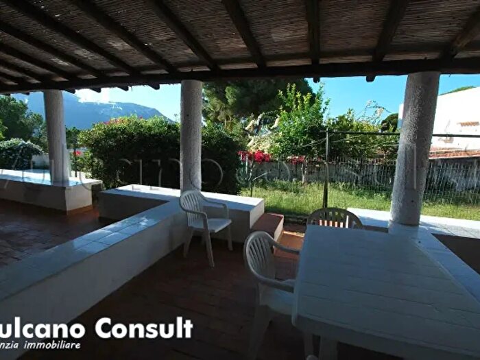 Appartamento trilocale in vendita in Strada Provinciale, Lipari