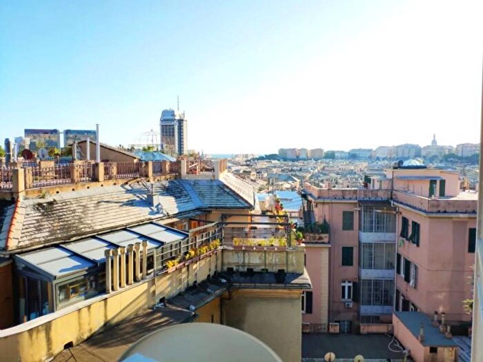 Appartamento con 6 locali in affitto in Via Peschiera No Number, Manin, Genova