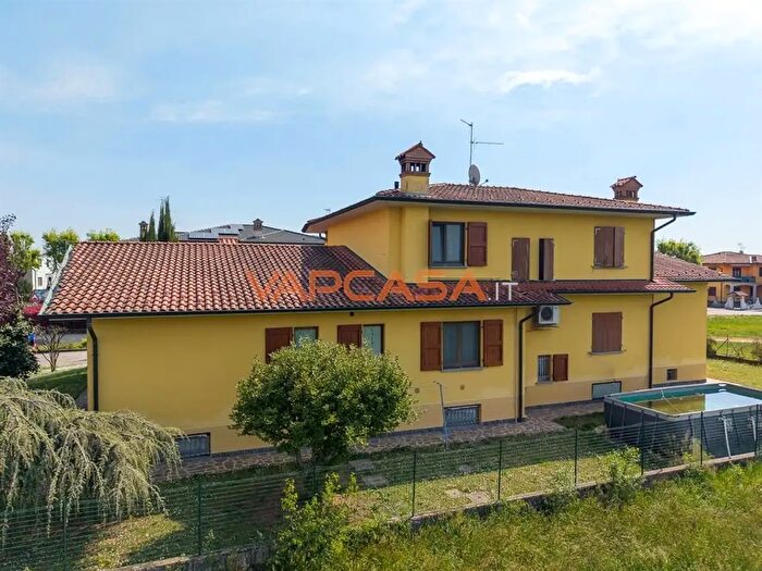 Appartamento bilocale in vendita in Via Rossini, Lurano