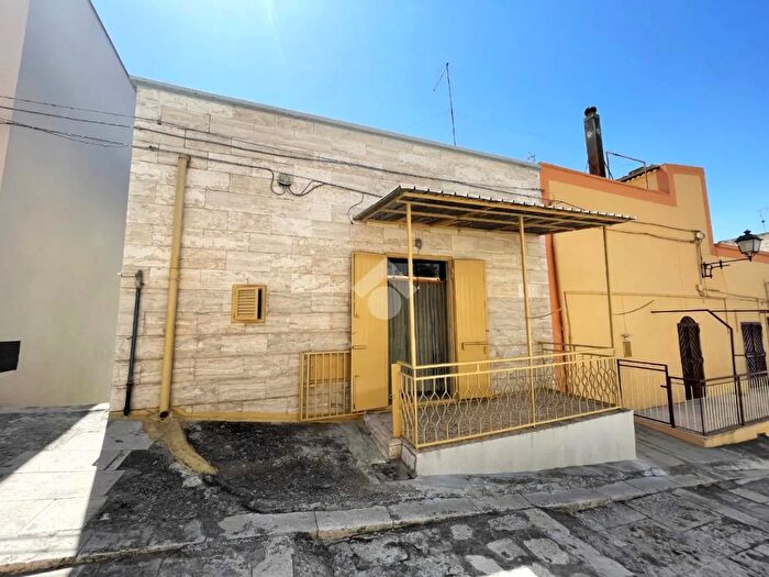 Casa quadrilocale in vendita in Salita Calvario, Canosa Di Puglia