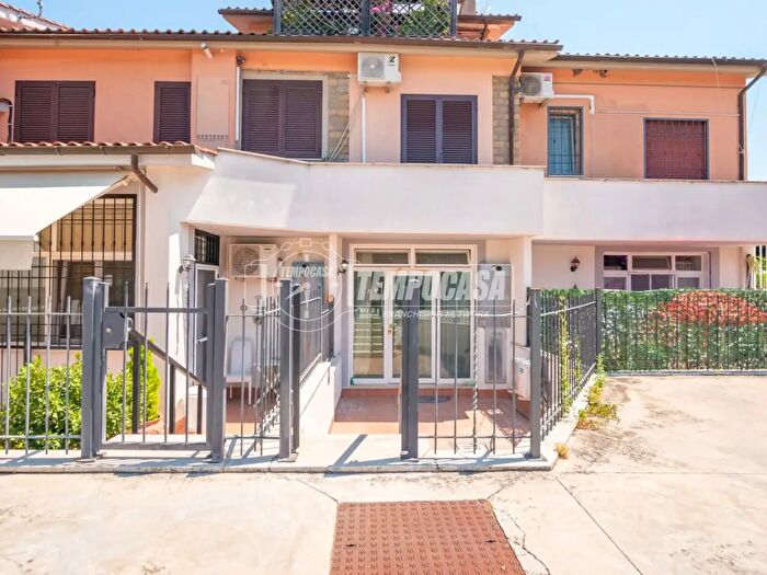 Appartamento bilocale in vendita in Viale Poggio dei Pini a, Anguillara Sabazia