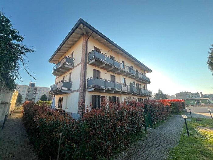 Appartamento trilocale in vendita in Via Bonaparte, BovisioMasciago