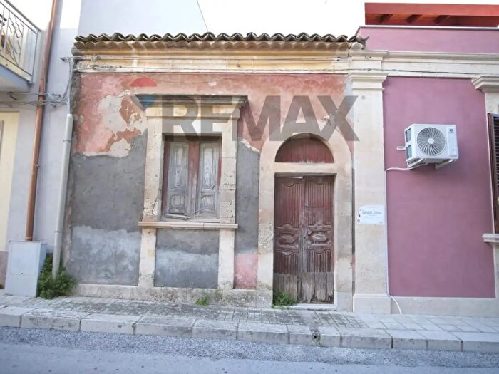 Casa con 5 locali in vendita in Via Principessa Jolanda, Canicattini Bagni