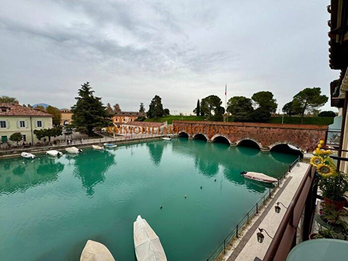 Appartamento bilocale in affitto in Piazza Ferdinando di Savoia, Centro, Peschiera del Garda