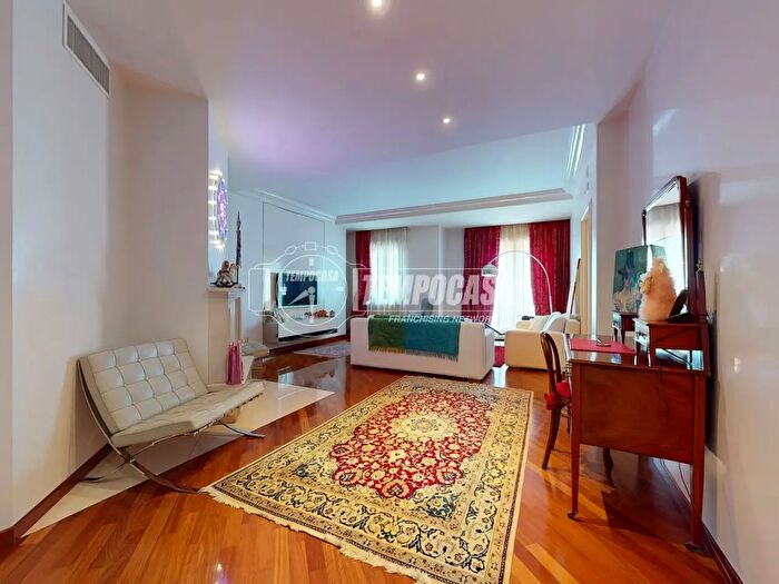 Appartamento con 5 locali in vendita in Via Cesare Balbo, Conversano