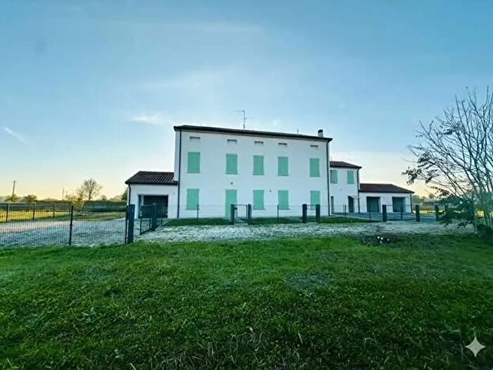 Casa con 15 locali in vendita in Via Gabbiana, Quistello