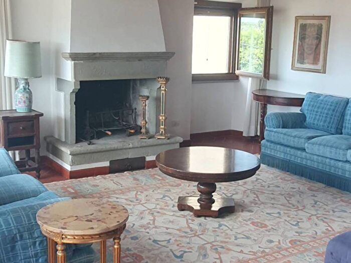 Casa trilocale in affitto in Via di Corbignano, Settignano, Firenze