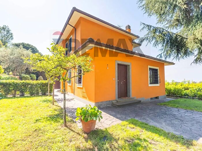 Casa con 6 locali in vendita in Via dei Laghi, Marino