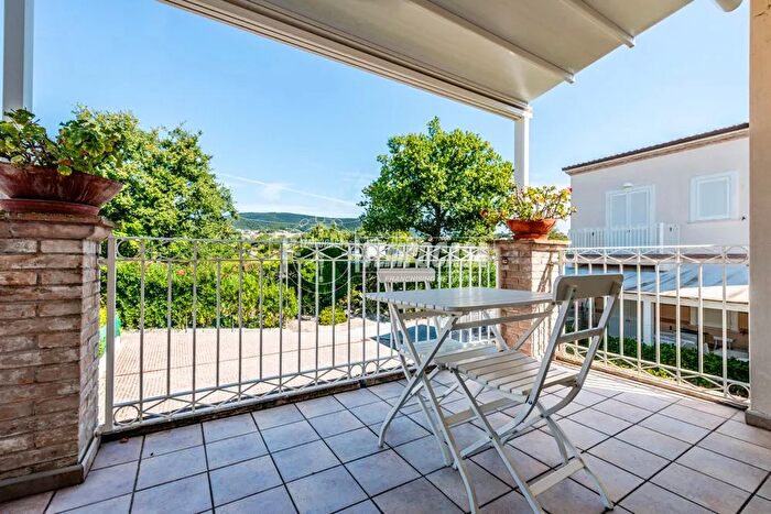 Appartamento trilocale in vendita in Via Maratta, Sirolo