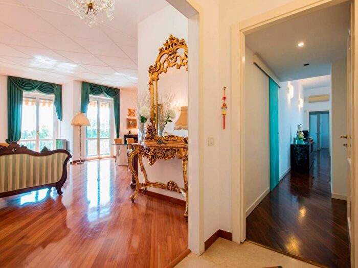 Appartamento con 5 locali in affitto in Viale Vittorio Veneto, Porta Venezia, Milano