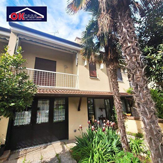 Casa con 5 locali in vendita in Piazza Donatori di Sangue, Staranzano