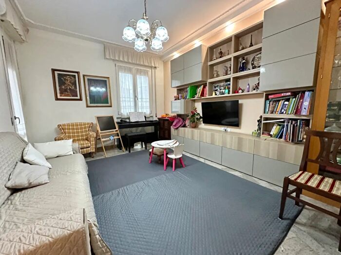 Appartamento quadrilocale in vendita in Via Giovan Battista Pergolesi, Firenze