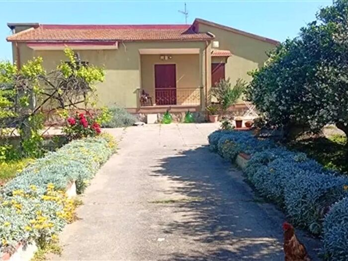 Casa con 6 locali in vendita in Via Cesaraccio, Sassari