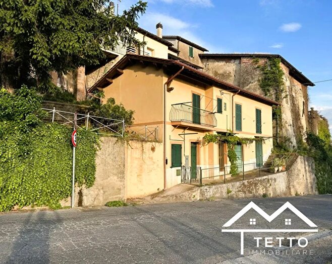 Casa quadrilocale in vendita in Via Poggio Mirteto, Forano