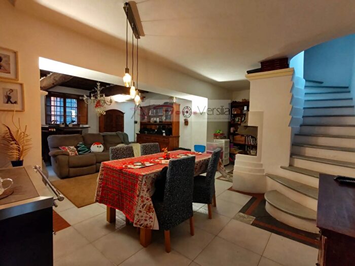 Casa con 10 locali in vendita in Via Andreotti, Pietrasanta