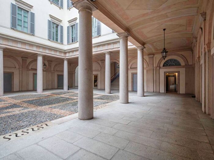 Casa trilocale in affitto in Piazza Giuseppe Missori, Missori, Milano