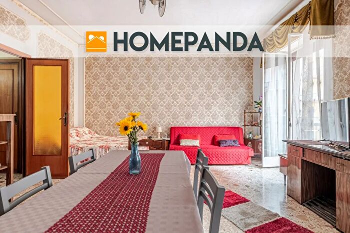 Appartamento con 7 locali in vendita in Corso Sicilia, Acireale