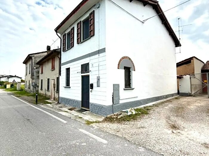 Casa trilocale in vendita in Via Attilio Lazzari, Paderno Ponchielli