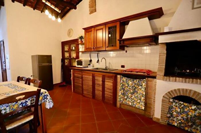 Appartamento trilocale in affitto in Via Pianora, Capodimonte