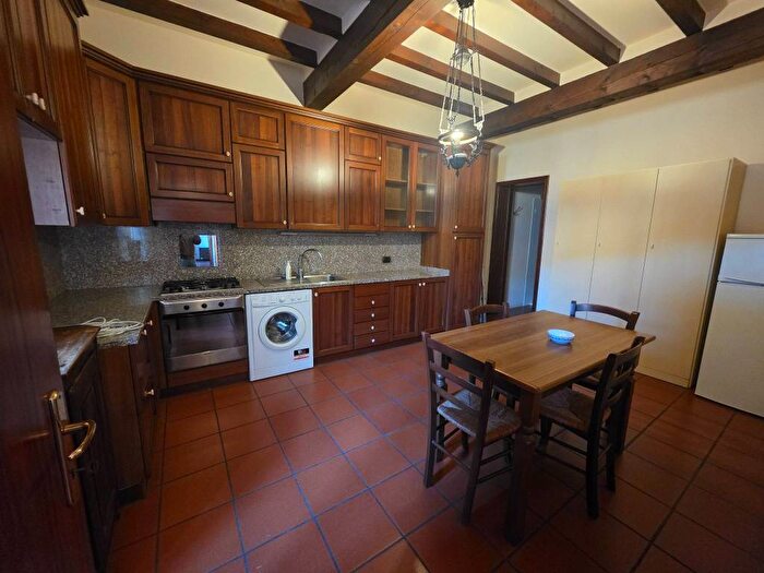 Appartamento trilocale in affitto in Via dei Farnese, Parco Ducale Oltretorrente, Parma