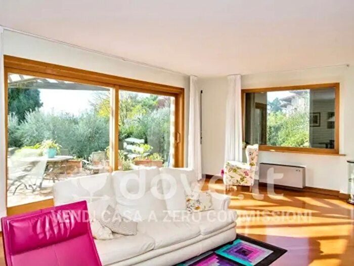 Casa con 6 locali in vendita in Via Sandro Pertini, Lucignano