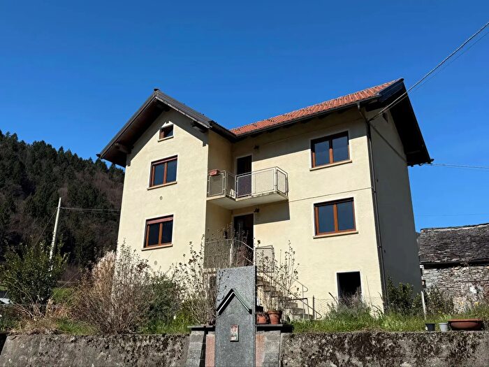 Casa quadrilocale in vendita in Via Carlini, Crodo