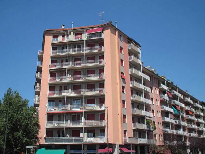 Appartamento trilocale in affitto in via Fornari, Gambara, Milano